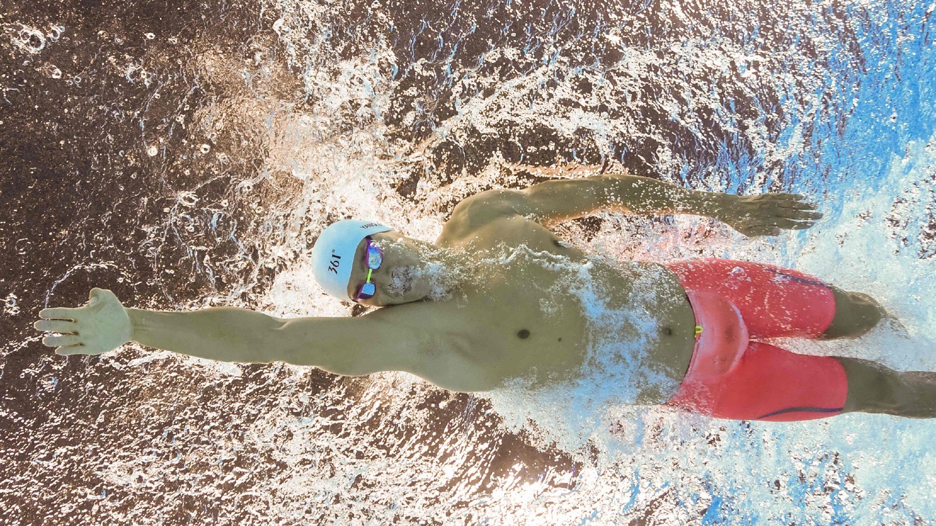 “沙尘天气室内综合体能套训赛” 跳绳与深蹲成主力项目